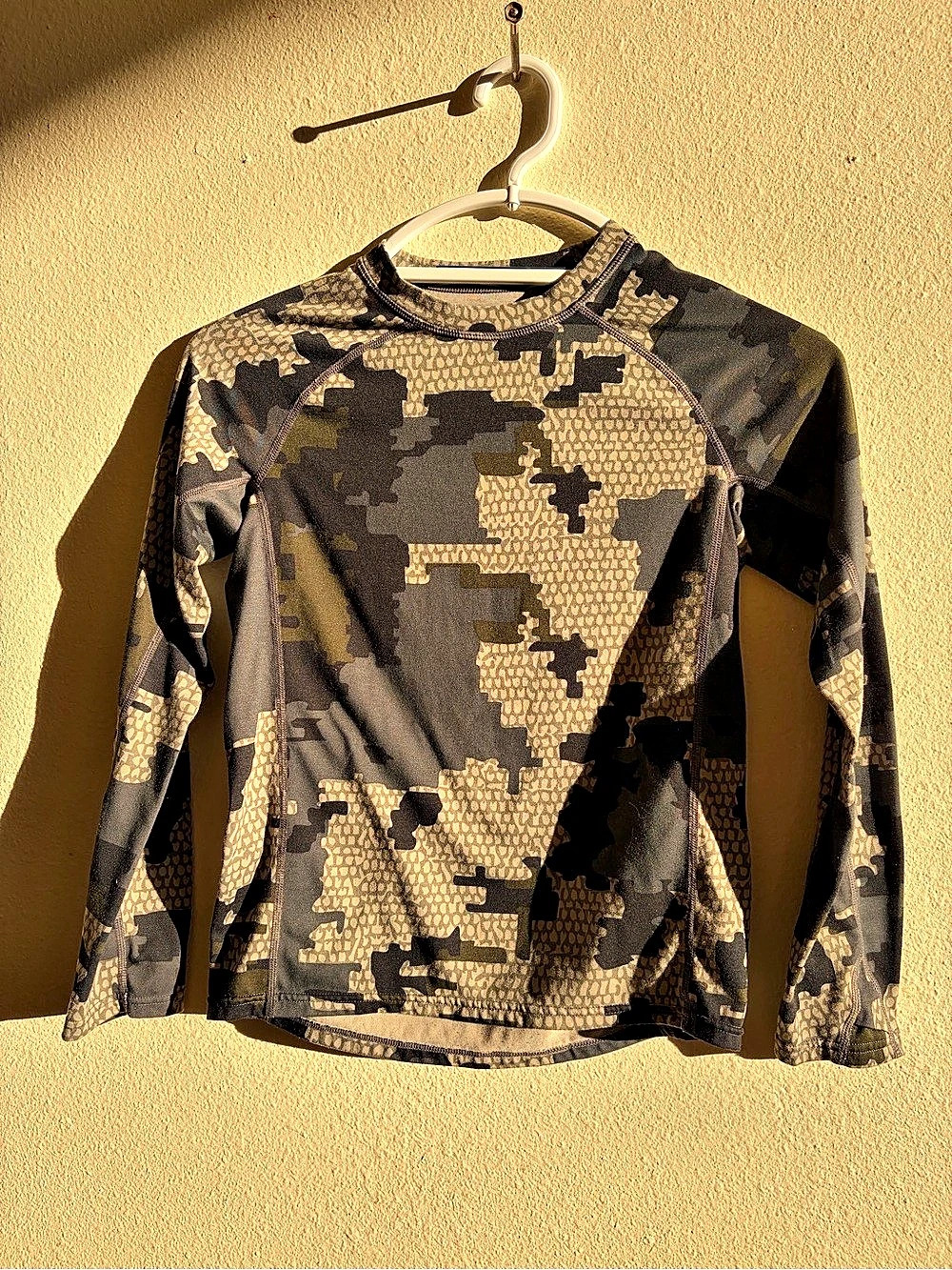 KUIU Enduro Long Sleeve Camo Top Youth Medium Like New